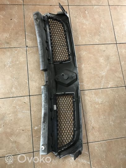 Renault Trafic I Grille calandre supérieure de pare-chocs avant 