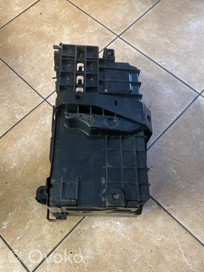 Opel Astra H Battery box tray 