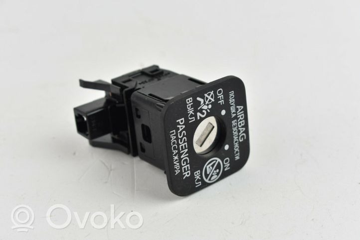 Toyota Land Cruiser (J150) Interruptor de encendido/apagado del airbag de pasajero 