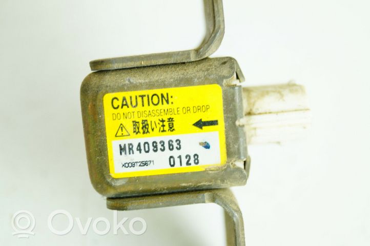 Mitsubishi Pajero Czujnik uderzenia Airbag MR409363