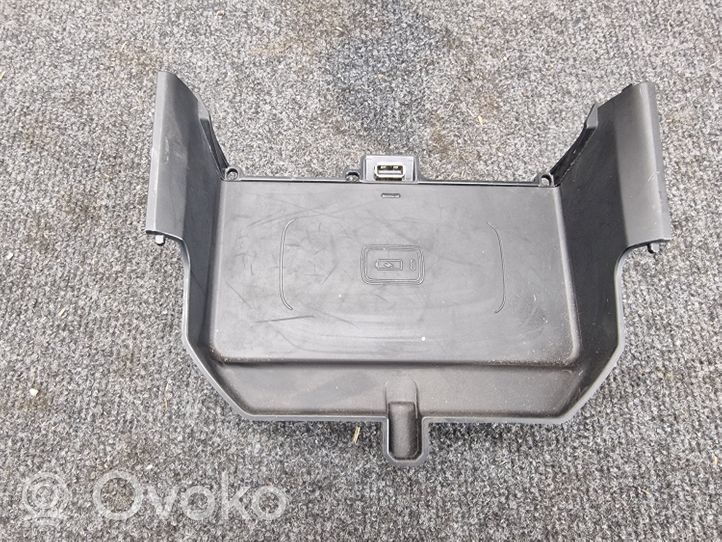 BMW 5 G30 G31 Moduł ładowania bezprzewodowego 8782146