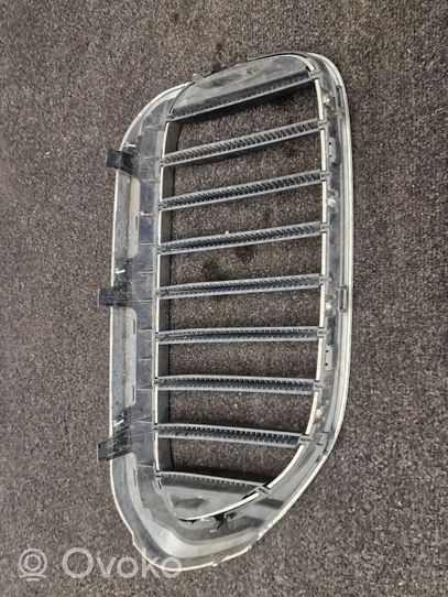 BMW 5 G30 G31 Grille calandre supérieure de pare-chocs avant 8070469