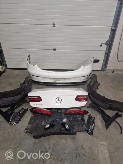 Mercedes-Benz E W238 Set di parti terminali 