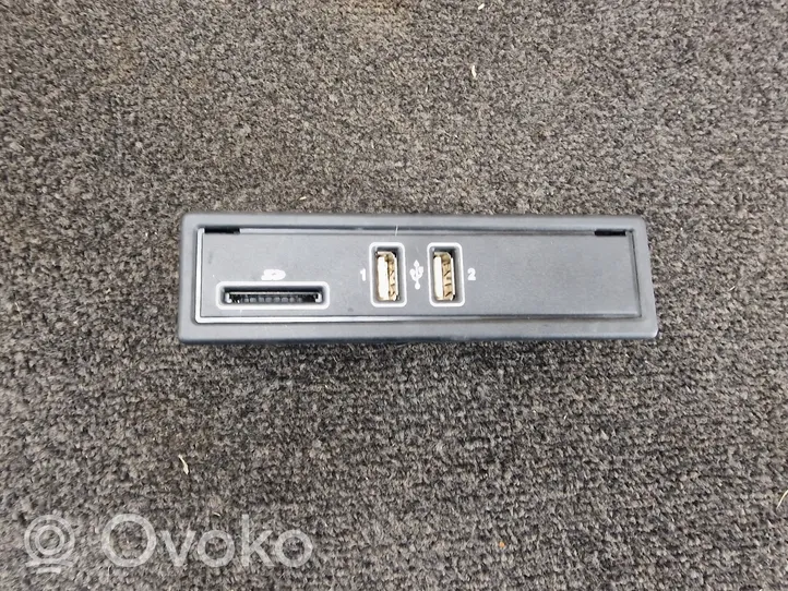 Mercedes-Benz E W238 USB socket connector A2058200526