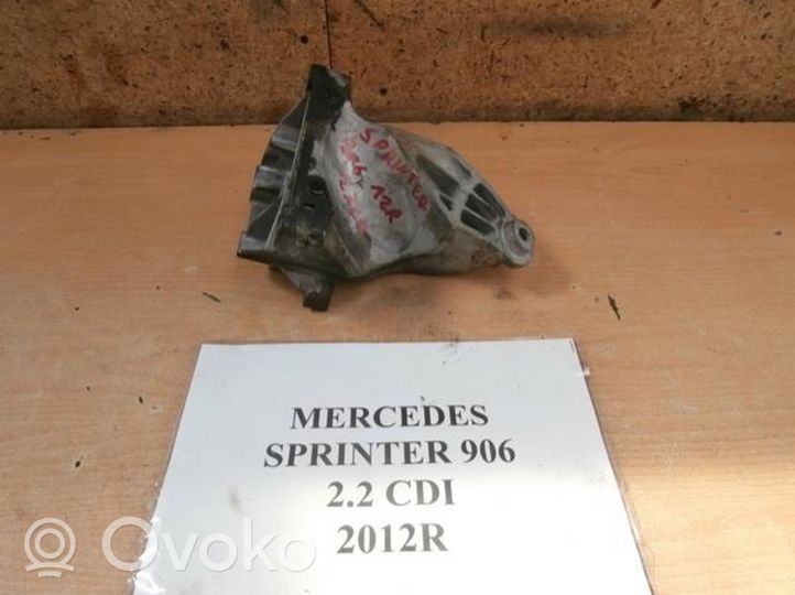 Mercedes-Benz Sprinter W906 Moottorin kiinnikekorvake (käytetyt) 