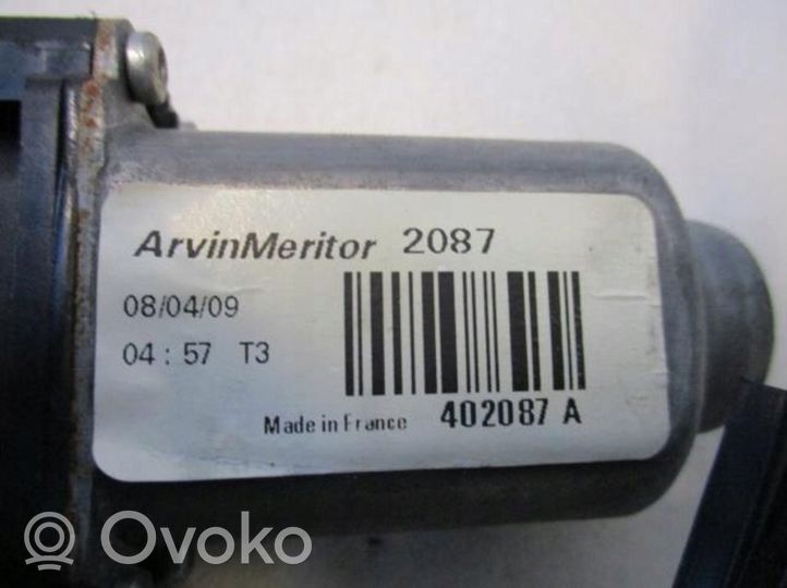 Renault Kangoo II Etuikkunan nostomekanismi ilman moottoria 827000001R