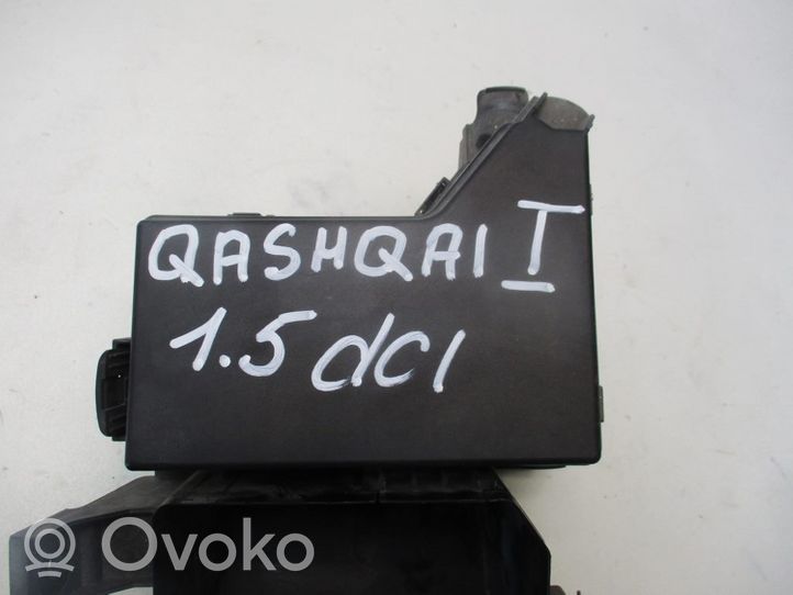 Nissan Qashqai Dangtelis saugiklių dėžės 
