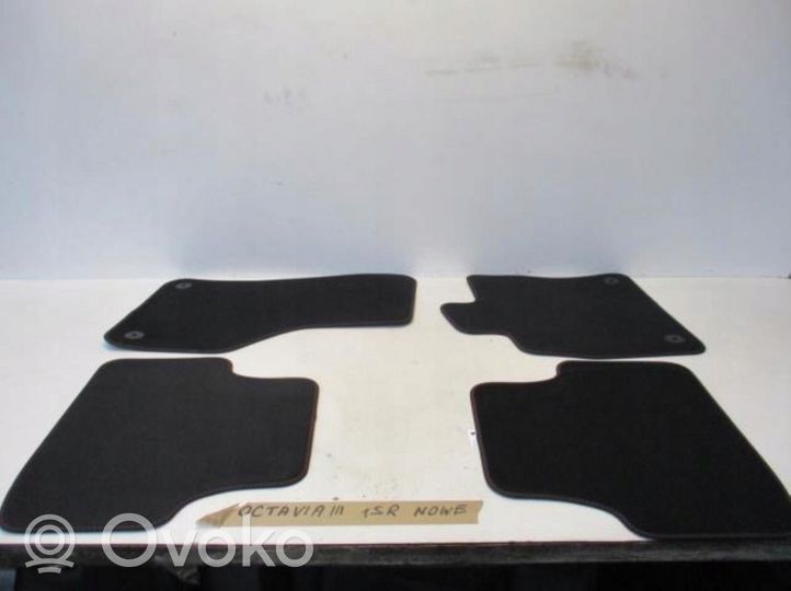 Skoda Octavia Mk3 (5E) Zestaw dywaników samochodowych 