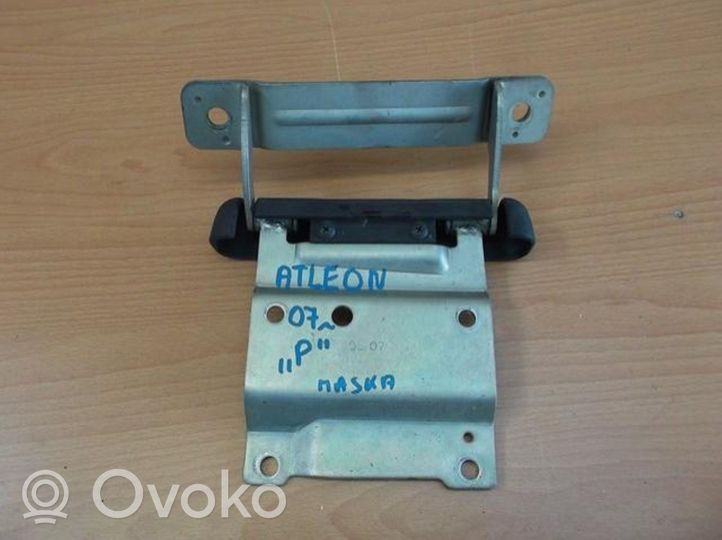 Nissan Atleon Cerniere del vano motore/cofano 654010W00A