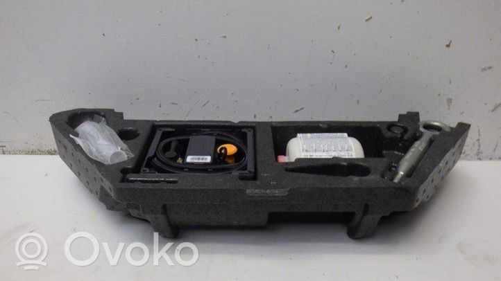 Volvo XC40 Compressore pneumatico 8888025730