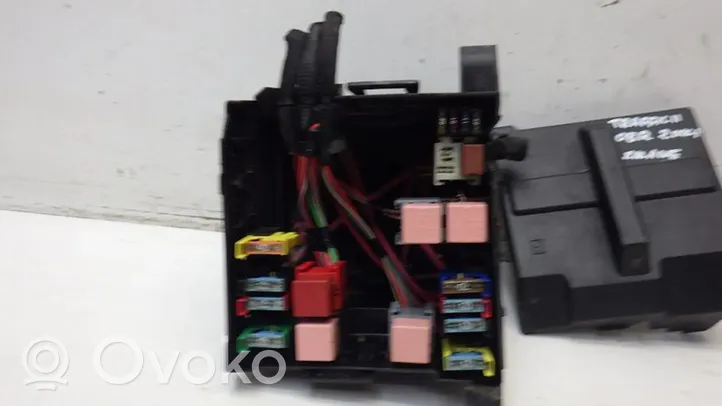 Opel Vivaro Fuse box set 8200490003