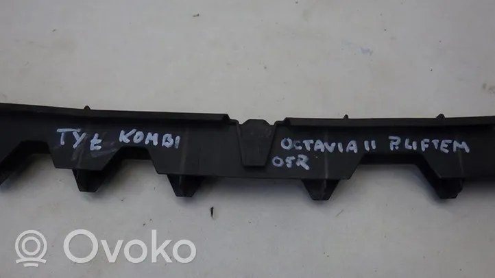 Skoda Octavia Mk2 (1Z) Uchwyt / Mocowanie zderzaka tylnego 1Z9807863