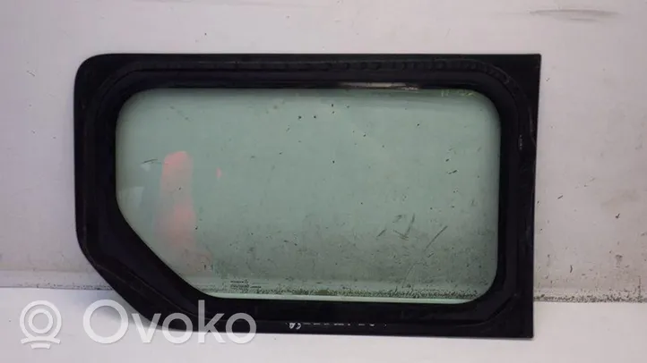 Opel Vivaro Rear side window/glass 