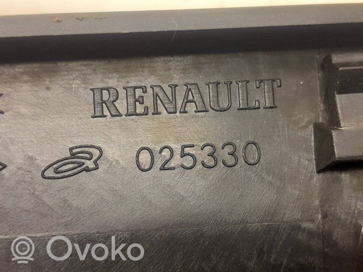 Renault Megane II Takaoven kahvan kehys 025330