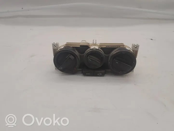 Skoda Octavia Mk1 (1U) Oro kondicionieriaus/ klimato/ pečiuko valdymo blokas (salone) 1J0820045E
