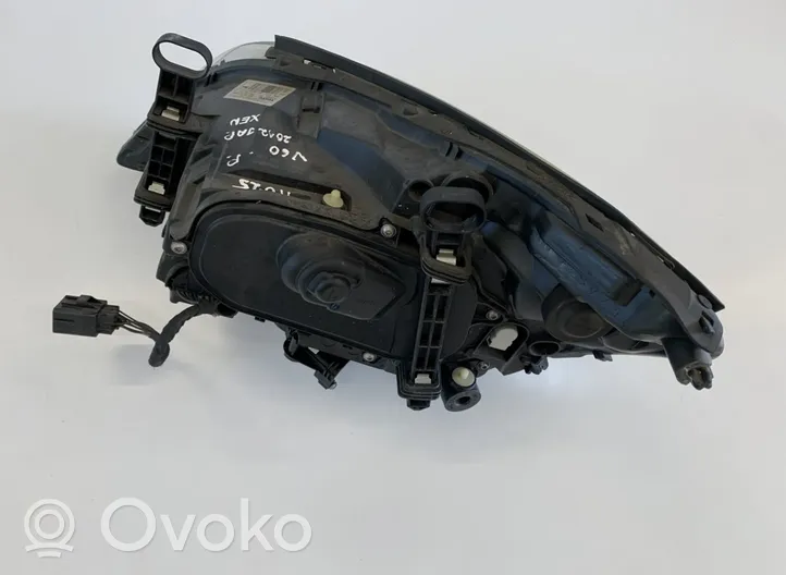 Volvo S60 Lampa przednia 31299993