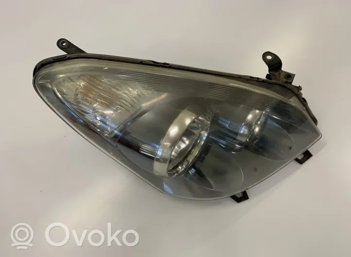 Toyota Corolla Verso E121 Lampa przednia 