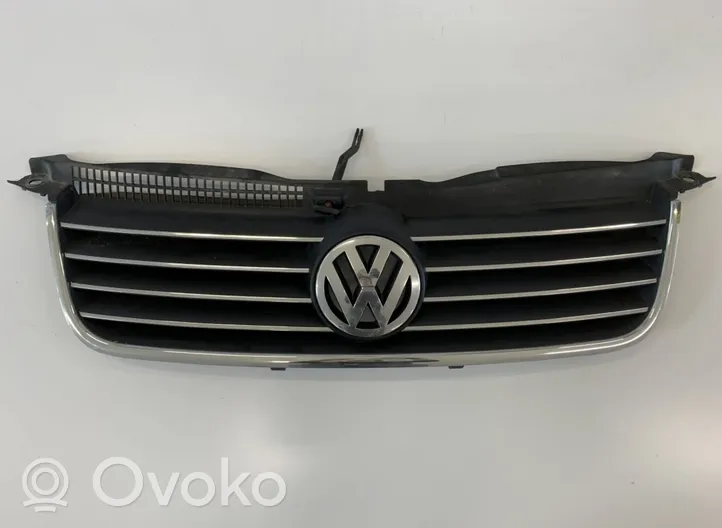 Volkswagen PASSAT B5.5 Griglia anteriore 3B0853562