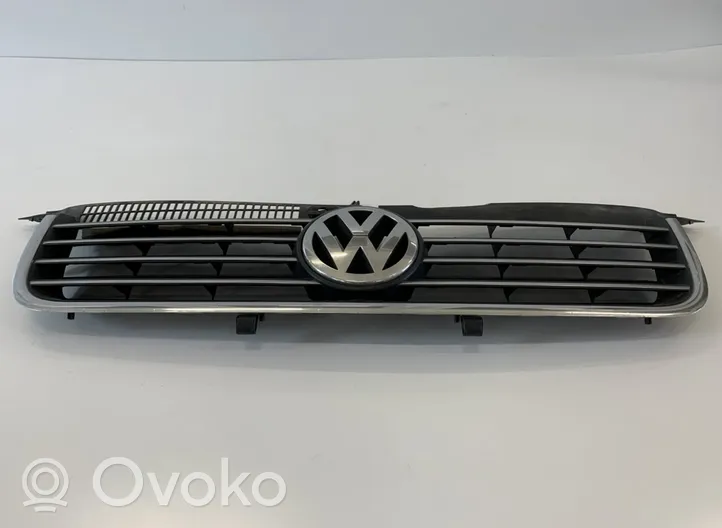 Volkswagen PASSAT B5.5 Etusäleikkö 3B0853562