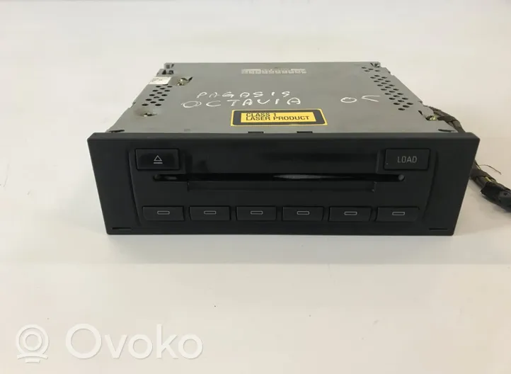 Skoda Octavia Mk2 (1Z) CD/DVD-vaihdin 1Z0035111