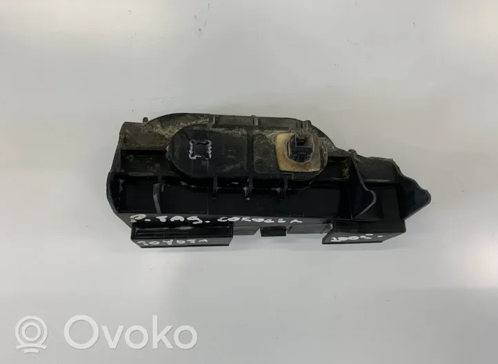 Toyota Corolla E120 E130 Uchwyt / Mocowanie zderzaka tylnego 