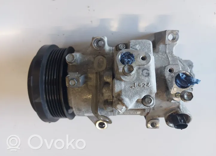 Toyota Avensis T270 Ilmastointilaitteen kompressorin pumppu (A/C) 447260-1496