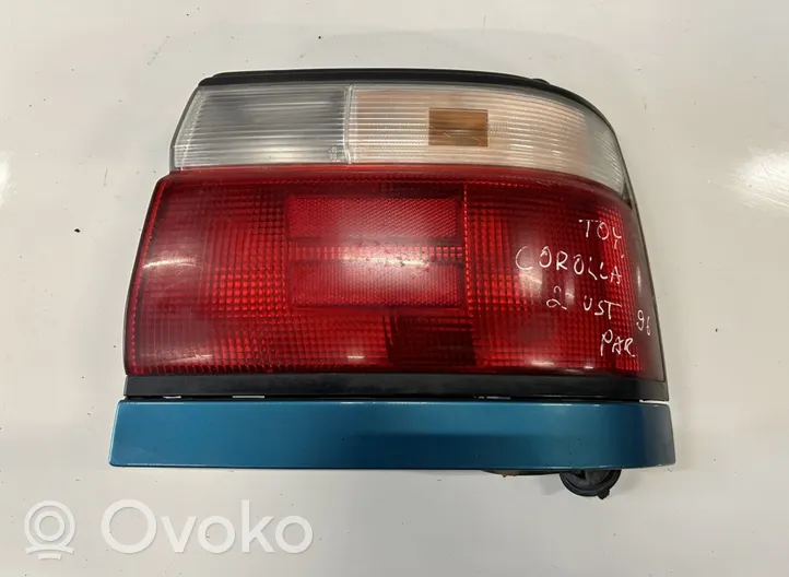 Toyota Corolla E100 Aizmugurējais lukturis virsbūvē 