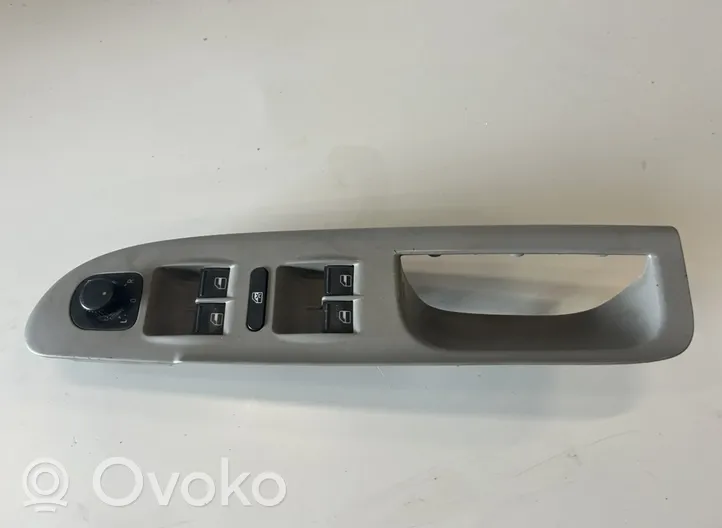 Volkswagen PASSAT B5.5 Interrupteur commade lève-vitre 