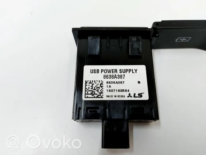 Mitsubishi Outlander USB-pistokeliitin 8638A387