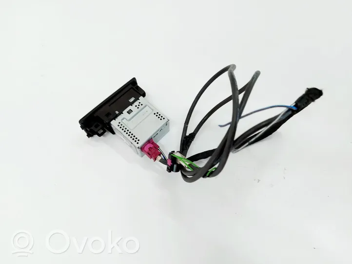 Volvo S90, V90 USB jungtis 31407038