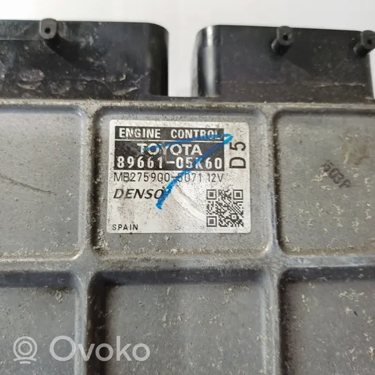 Toyota Avensis T270 Dzinēja vadības bloks 8966105K60