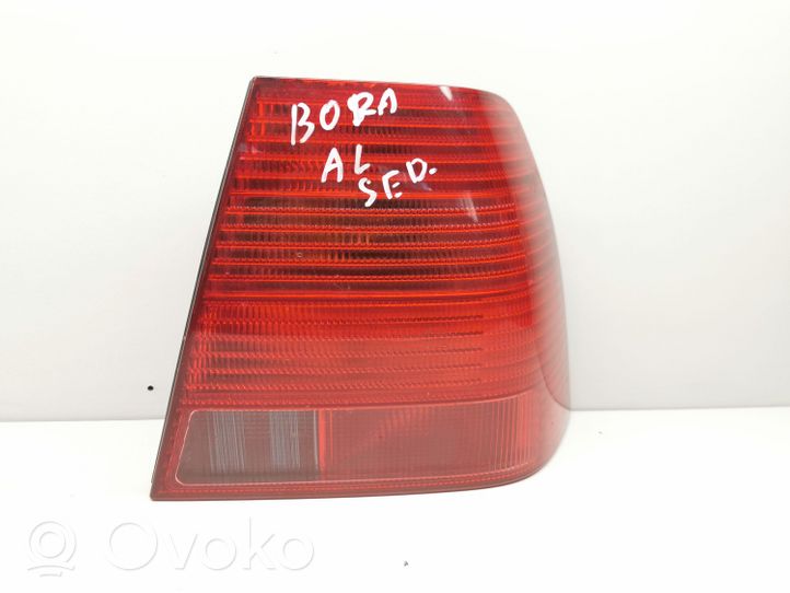 Volkswagen Bora Aizmugurējais lukturis virsbūvē 1J5945096AD