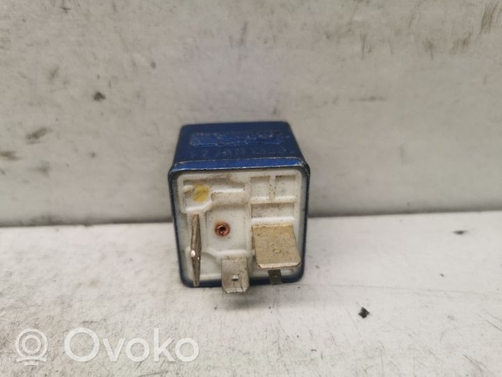 Audi A4 S4 B5 8D Przekaźnik / Modul układu ogrzewania wstępnego 8A0951253