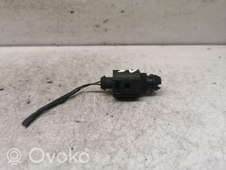 Volkswagen Golf V Außentemperatur Sensor Fühler Geber 1J0973702