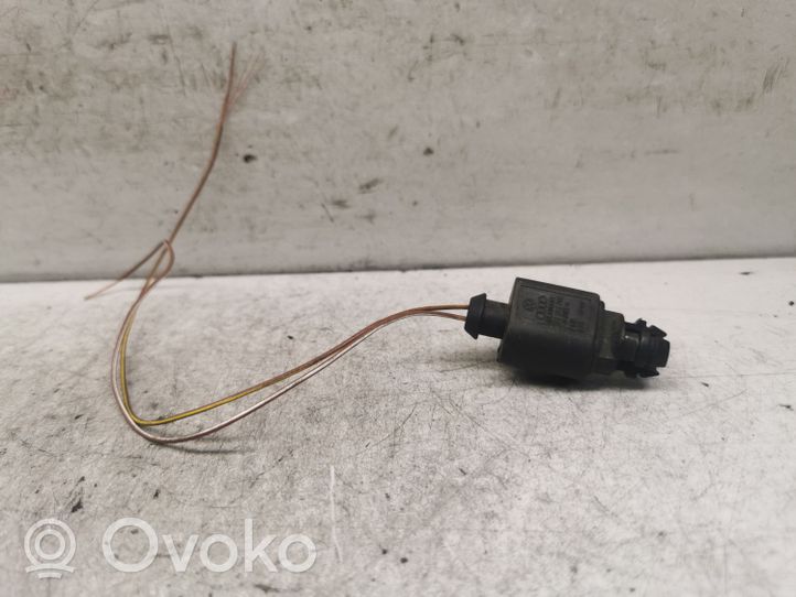 Volkswagen Golf V Außentemperatur Sensor Fühler Geber 1J0973702