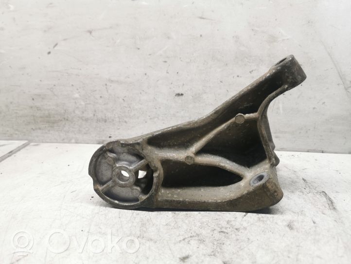 Volvo S70  V70  V70 XC Supporto di montaggio scatola del cambio 1397889