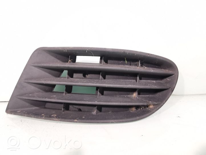 Volkswagen Golf Plus Grille inférieure de pare-chocs avant 5M0853666