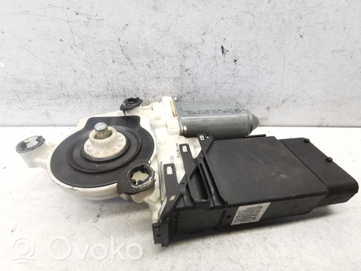 Volkswagen Golf IV Moteur de lève-vitre de porte avant 101387100