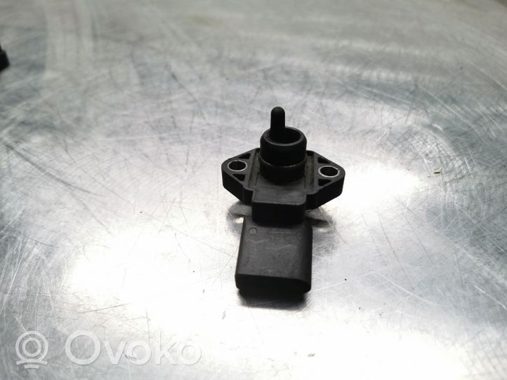 Audi A4 S4 B5 8D Air pressure sensor 038906051