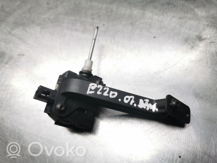 Mercedes-Benz E W211 Motorino del tappo del serbatoio del carburante A2038201997