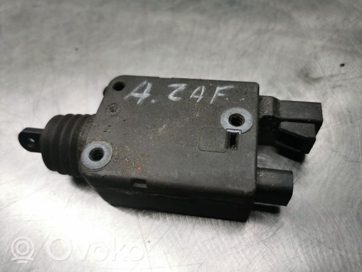 Opel Zafira A Polttoainetankin korkin lukon moottori 555405