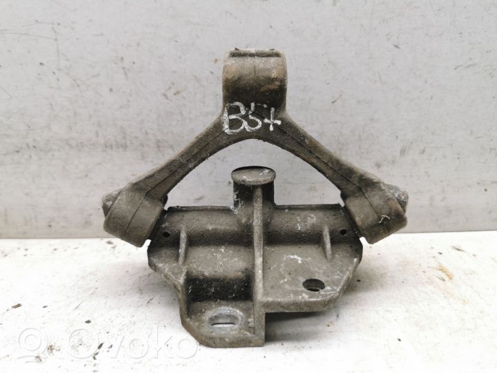 Volkswagen PASSAT B5.5 Staffa/supporto di montaggio della marmitta 8E0253147