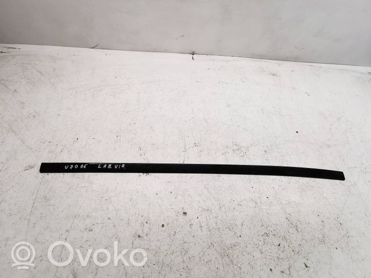 Volvo V70 Katon muotolistan suoja 39992738rh