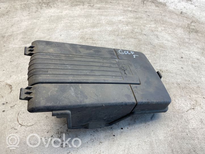 Volkswagen Golf V Coperchio/tappo della scatola vassoio della batteria 1k0915443a