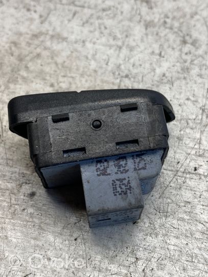 Volkswagen Polo IV 9N3 Central locking switch button 