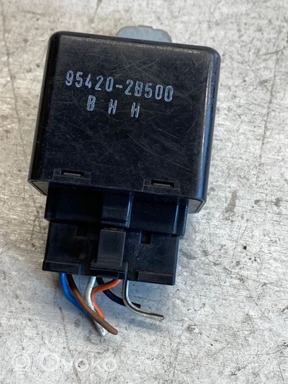 Hyundai Santa Fe Window wiper relay 954202b500