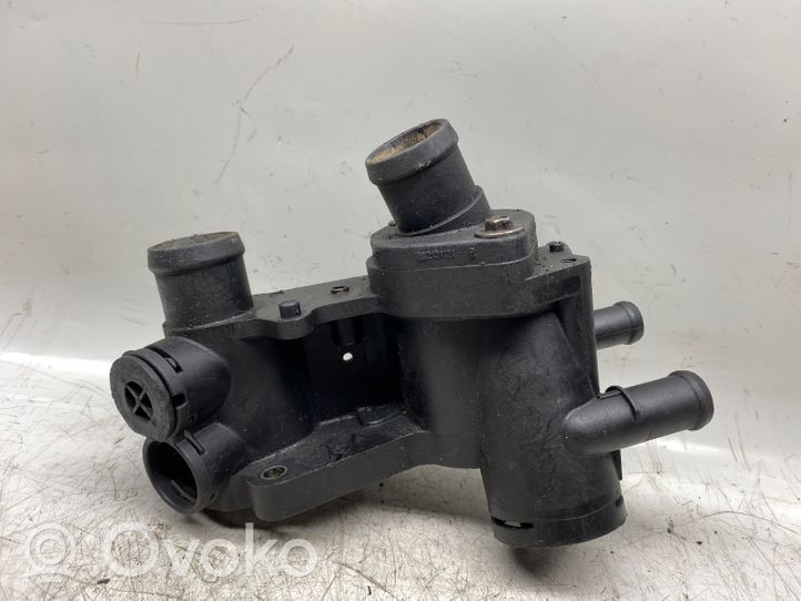 Volkswagen Golf IV Termostat / Obudowa termostatu 032121111