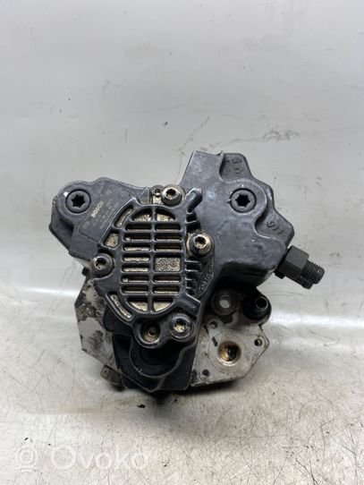 Volvo XC70 Fuel injection high pressure pump 8689590