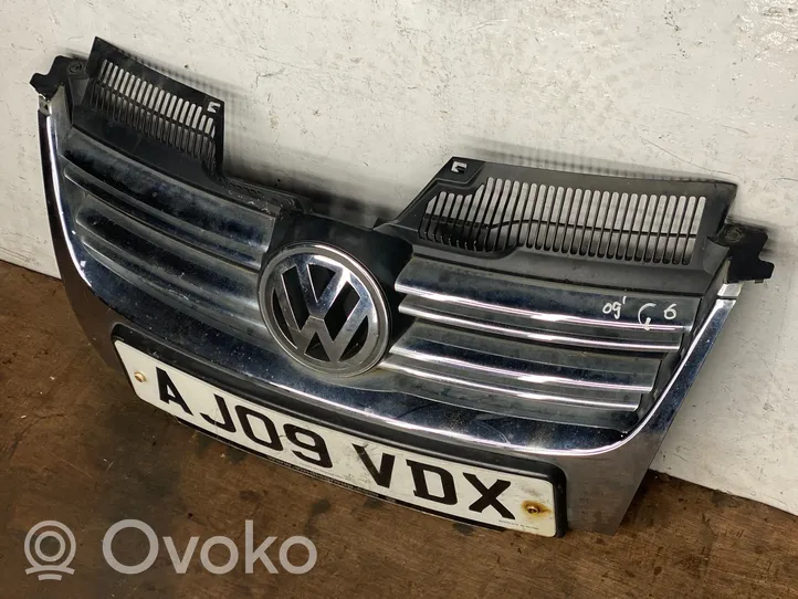 Volkswagen Golf V Grotelės viršutinės 1K5853651