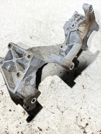 Hyundai Santa Fe Generator/alternator bracket 